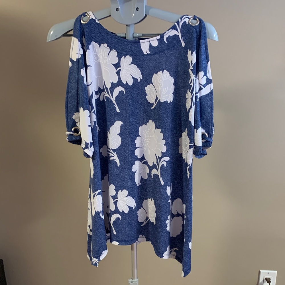 Shannon Ford NY Floral Blue and White Women's Cold Shoulder Top large
